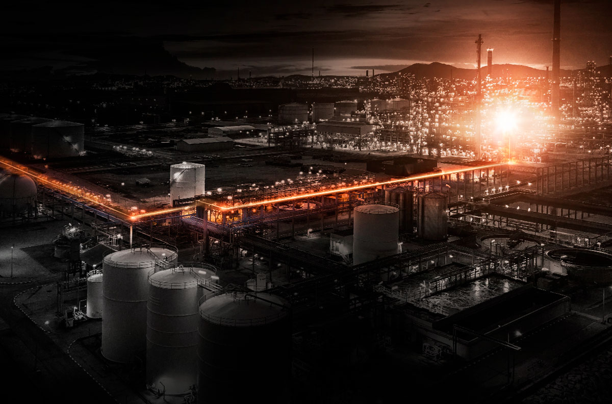 Infrastruktura krytyczna - zakład przemysłowy nocą